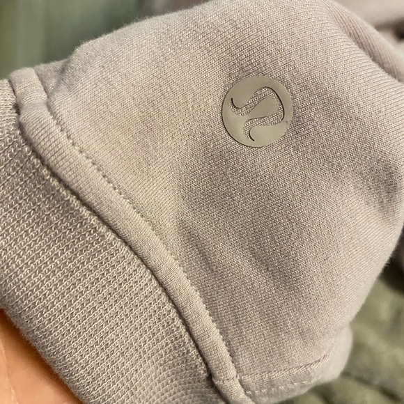 Size 6 Lulu sweater - Picture 4 of 5